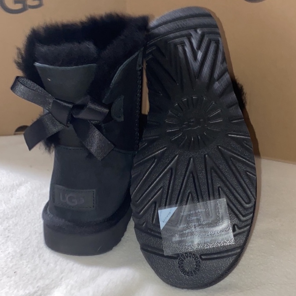 UGG BAILEY BOW MINI